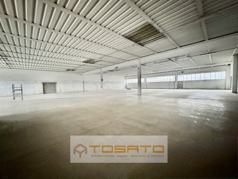 Immagine 4 di Capannone industriale in affitto  a Roverchiara