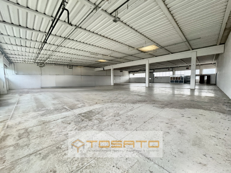 Immagine 7 di Capannone industriale in affitto  a Roverchiara