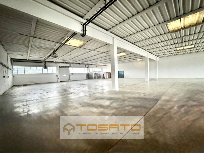 Immagine 8 di Capannone industriale in affitto  a Roverchiara
