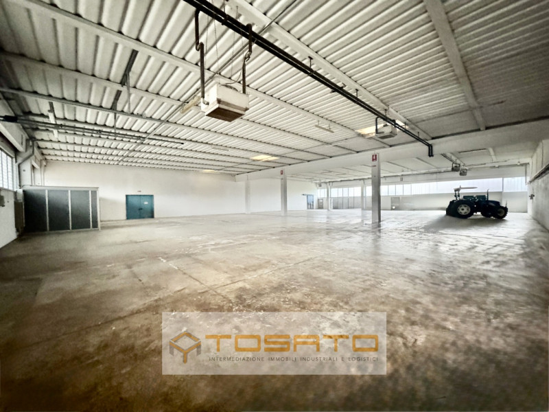 Immagine 9 di Capannone industriale in affitto  a Roverchiara