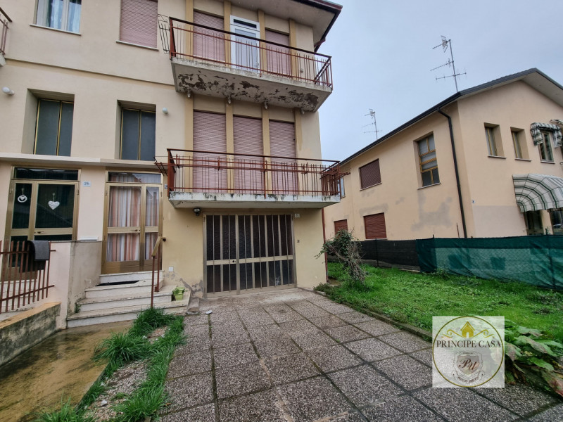 Immagine 26 di Casa bifamiliare in vendita  in via tito livio a Este