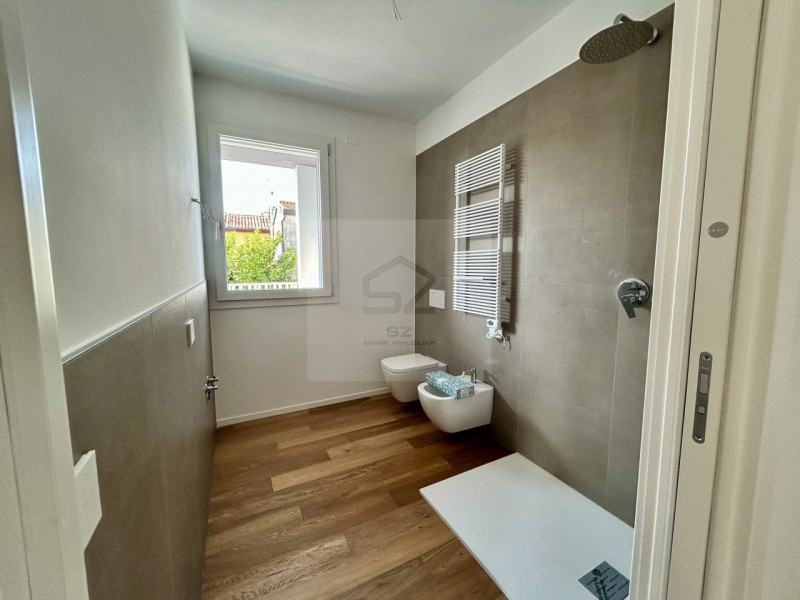 Immagine 22 di Appartamento in vendita  in via comino a Padova