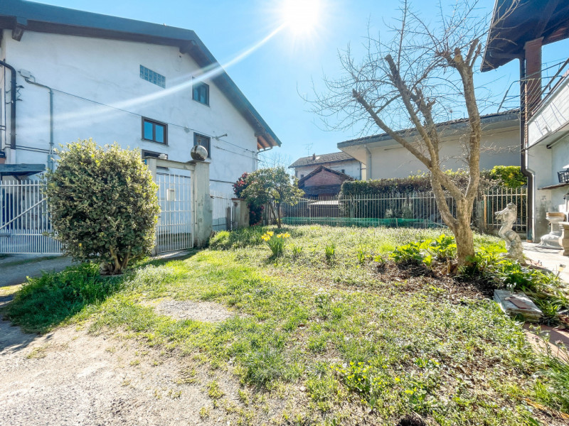 Immagine 4 di Casa bifamiliare in vendita  in Via Oioli 27 a Gattico-Veruno