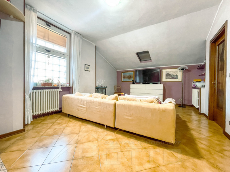 Immagine 6 di Casa bifamiliare in vendita  in Via Oioli 27 a Gattico-Veruno