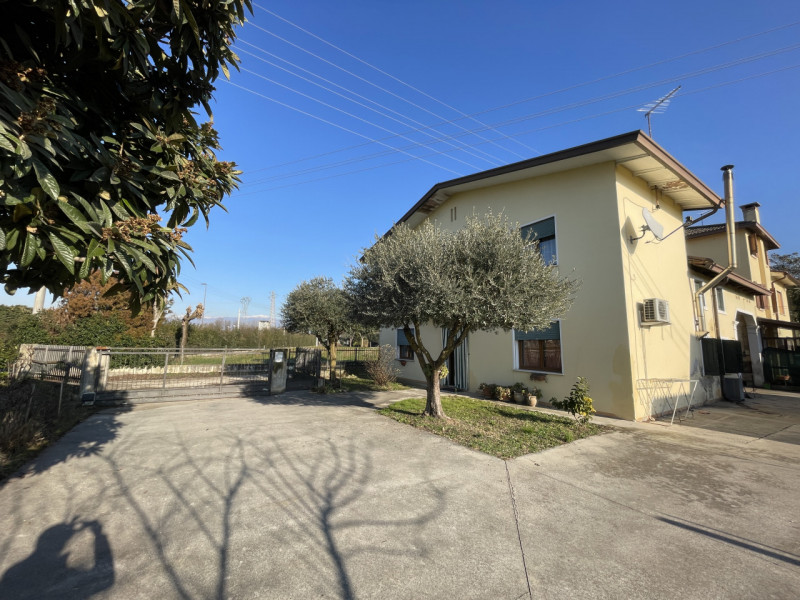 Immagine 3 di Villetta a schiera in vendita  in via rossano a Cittadella