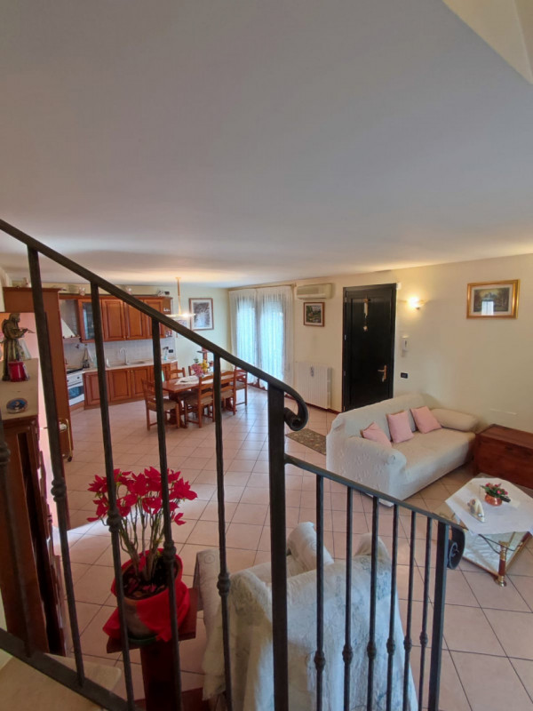 Immagine 2 di Casa bifamiliare in vendita  in Via Roma a Rovolon