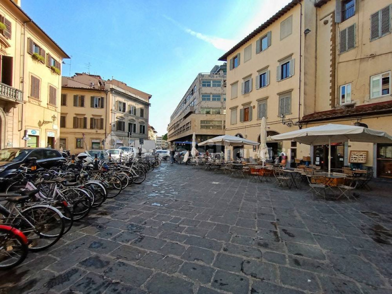 Immagine 4 di Negozio in vendita  in PIAZZA SALVEMINI a Firenze