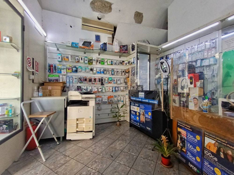 Immagine 5 di Negozio in vendita  in PIAZZA SALVEMINI a Firenze