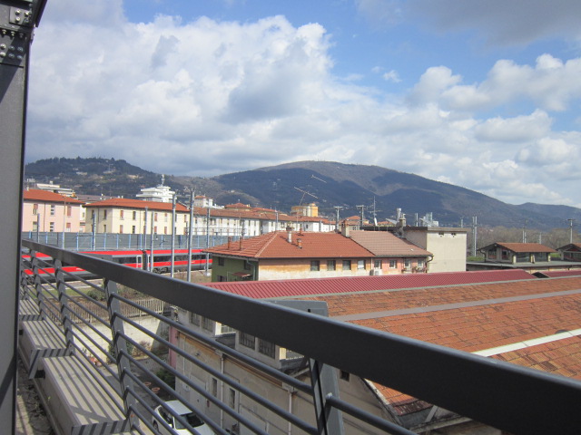 Immagine 11 di Ufficio in vendita  a Brescia