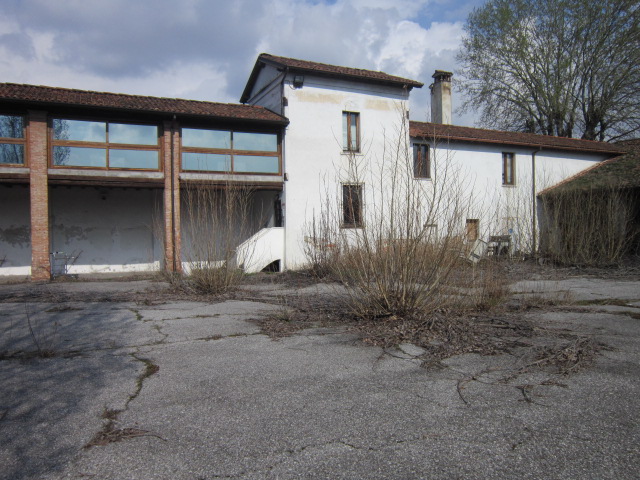 Immagine 4 di Palazzo in vendita  a Brescia