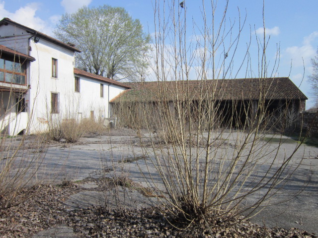 Immagine 7 di Palazzo in vendita  a Brescia