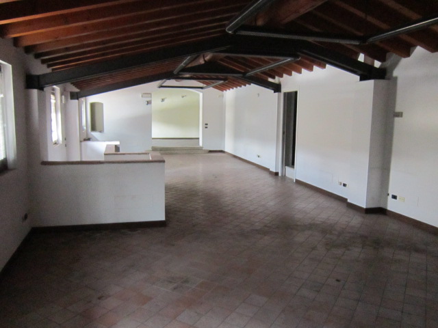 Immagine 12 di Palazzo in vendita  a Brescia