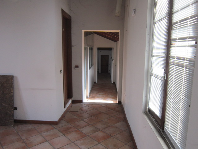 Immagine 14 di Palazzo in vendita  a Brescia