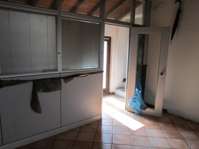 Immagine 16 di Palazzo in vendita  a Brescia