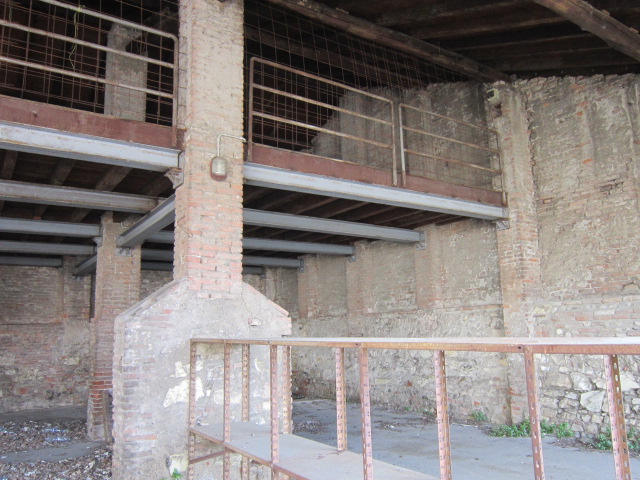 Immagine 21 di Palazzo in vendita  a Brescia