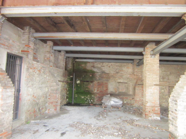 Immagine 22 di Palazzo in vendita  a Brescia