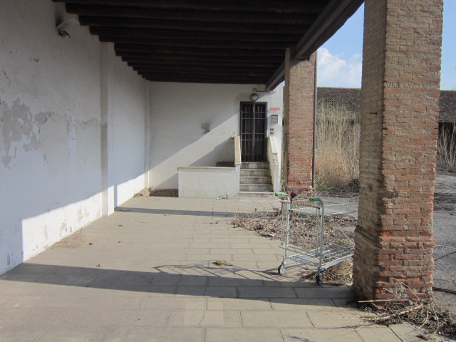 Immagine 26 di Palazzo in vendita  a Brescia