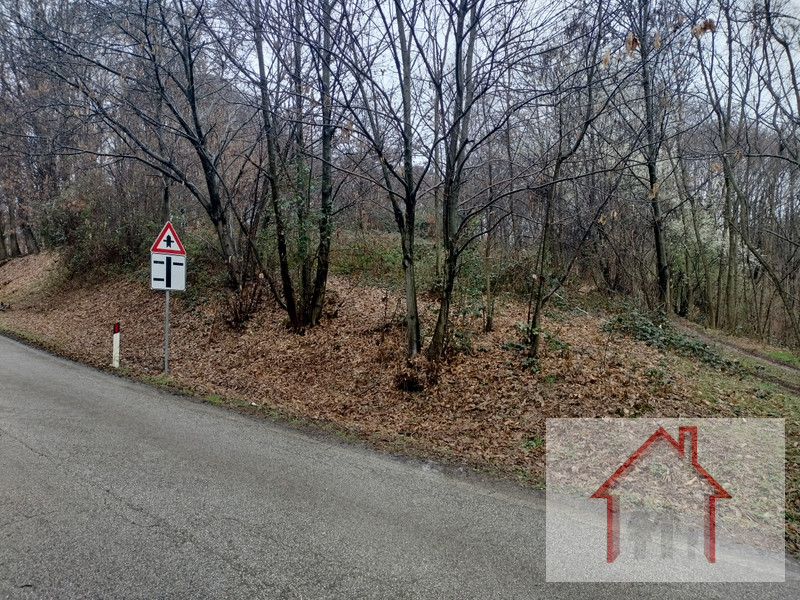 Immagine 1 di Terreno in vendita  a Volpago Del Montello