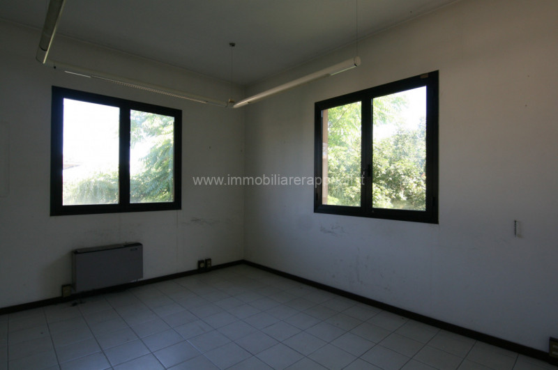 Immagine 4 di Ufficio in affitto  a Sinalunga