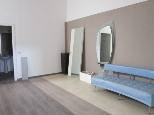 Immagine 4 di Magazzino in vendita  in Via Carlo Serassi 5 a Bergamo