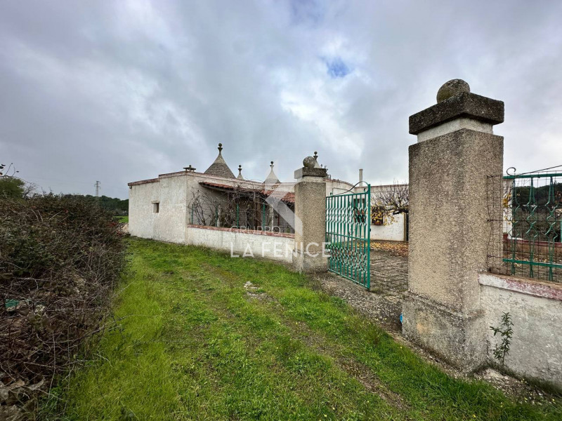 Immagine 36 di Rustico / casale in vendita  in strada foggevo a Martina Franca