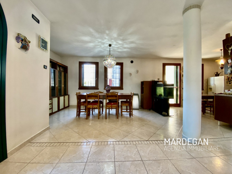 Immagine 2 di Casa bifamiliare in vendita  in VIA DEI MARTIRI a San Martino Di Lupari