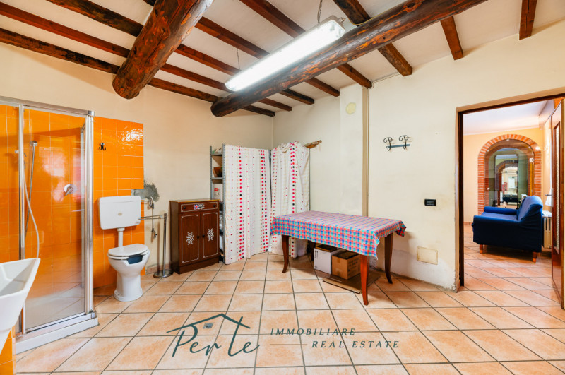 Immagine 8 di Casa bifamiliare in vendita  in via vicolo quarto 10 a Curtatone