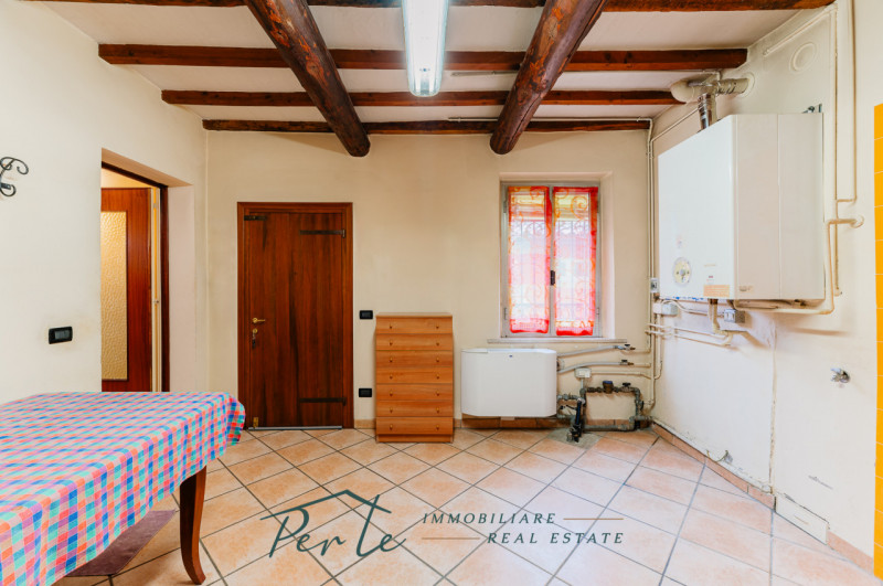 Immagine 9 di Casa bifamiliare in vendita  in via vicolo quarto 10 a Curtatone