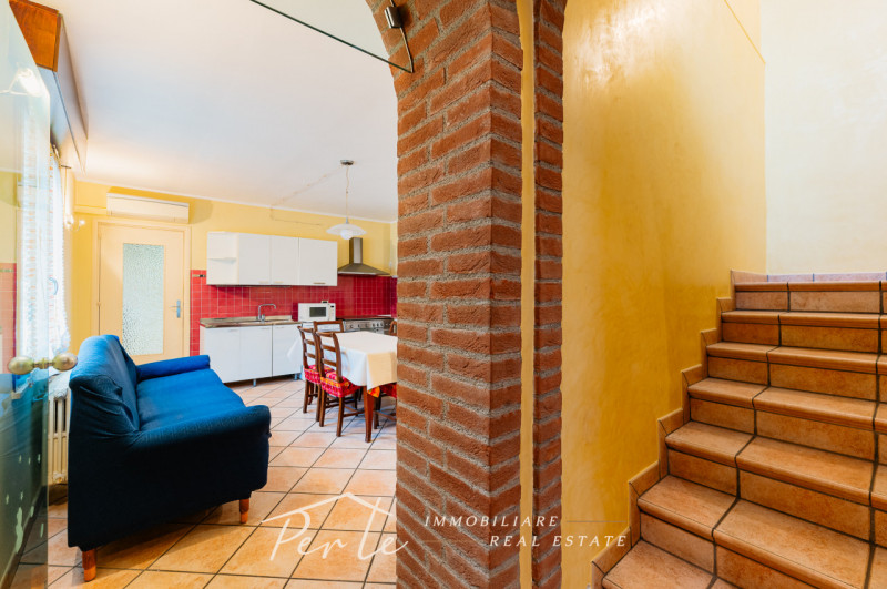 Immagine 10 di Casa bifamiliare in vendita  in via vicolo quarto 10 a Curtatone