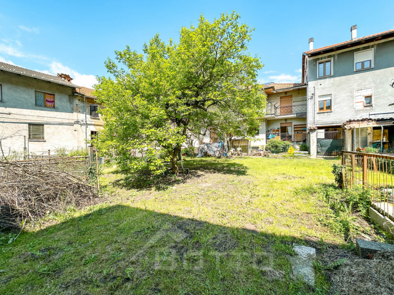 Immagine 4 di Casa bifamiliare in vendita  in Via ottone 63 a Borgosesia
