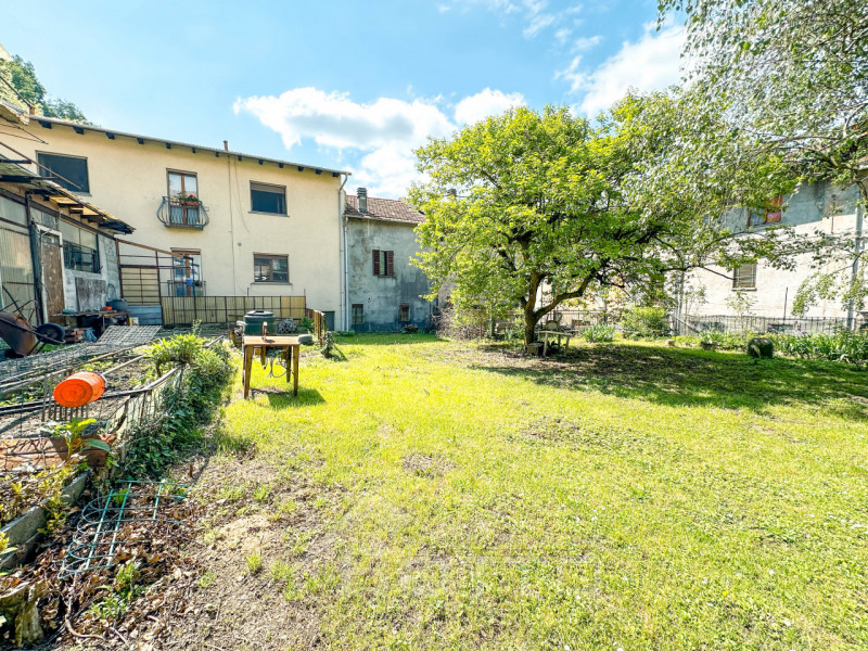 Immagine 5 di Casa bifamiliare in vendita  in Via ottone 63 a Borgosesia