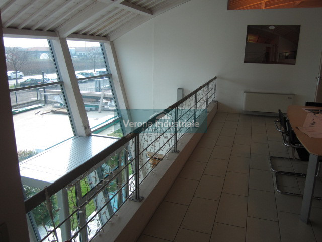 Immagine 2 di Capannone industriale in vendita  in Via Lombardia a Sona