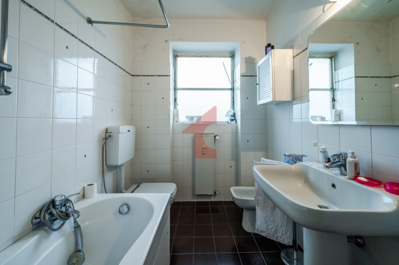 Immagine 25 di Appartamento in vendita  in Via Roma a Sant'ilario D'enza