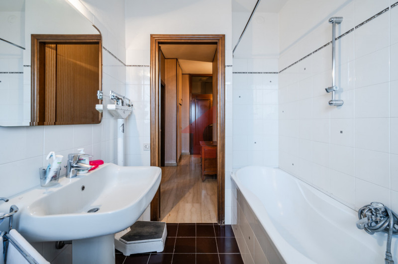 Immagine 26 di Appartamento in vendita  in Via Roma a Sant'ilario D'enza