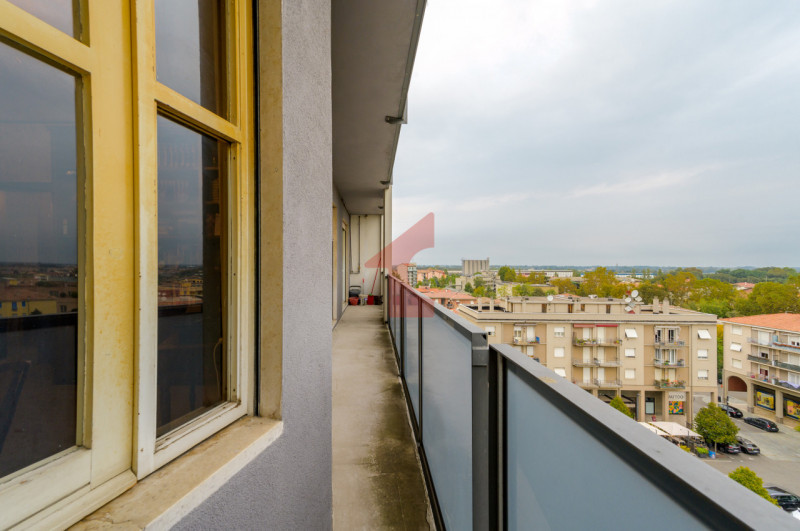 Immagine 30 di Appartamento in vendita  in Via Roma a Sant'ilario D'enza