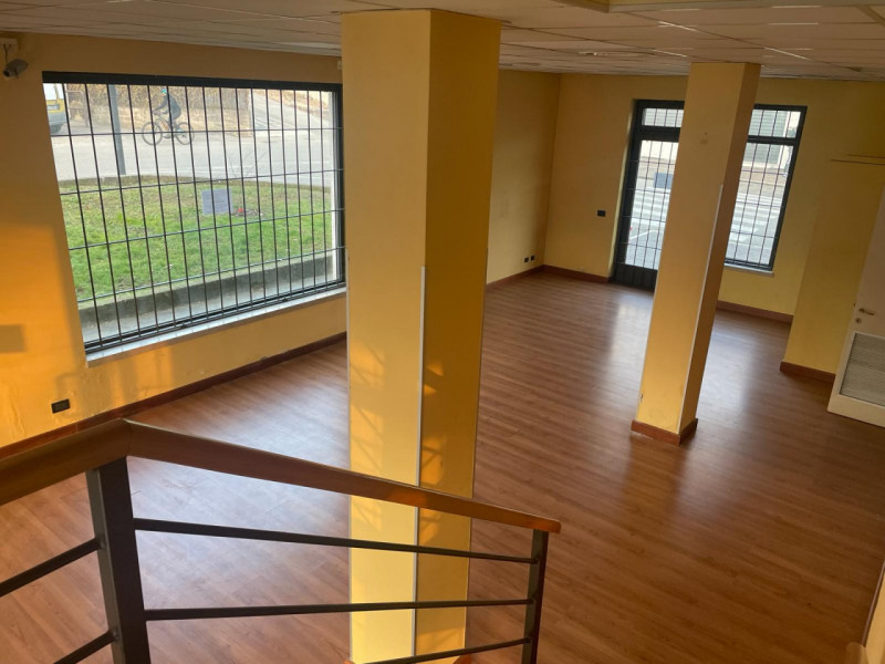 Immagine 2 di Negozio in vendita  in Piazza Mazzini a Trissino