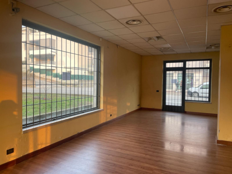 Immagine 4 di Negozio in vendita  in Piazza Mazzini a Trissino