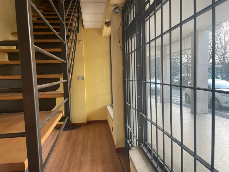 Immagine 5 di Negozio in vendita  in Piazza Mazzini a Trissino