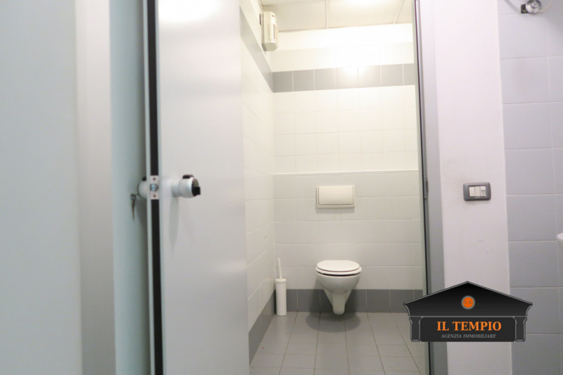 Immagine 3 di Laboratorio in vendita  in via dell'edilizia a Vicenza