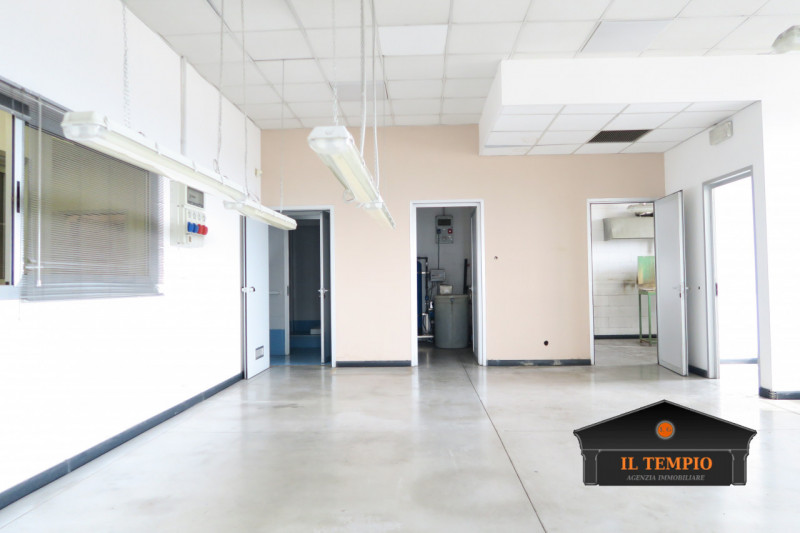 Immagine 8 di Laboratorio in vendita  in via dell'edilizia a Vicenza