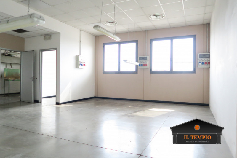 Immagine 9 di Laboratorio in vendita  in via dell'edilizia a Vicenza