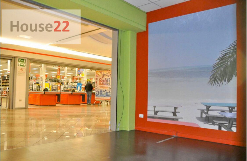 Immagine 3 di Negozio in vendita  in Via Lago Trasimeno a Schio