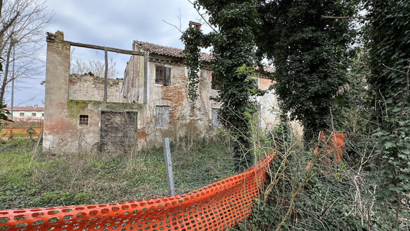 Immagine 3 di Rustico / casale in vendita  in Via Savellon 38 a Granze