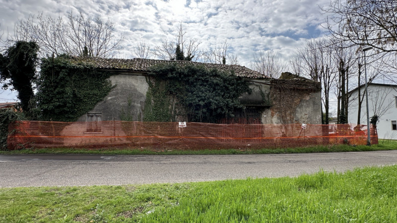 Immagine 4 di Rustico / casale in vendita  in Via Savellon 38 a Granze