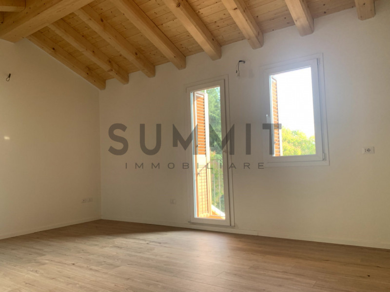 Immagine 8 di Appartamento in vendita  in schio a Schio