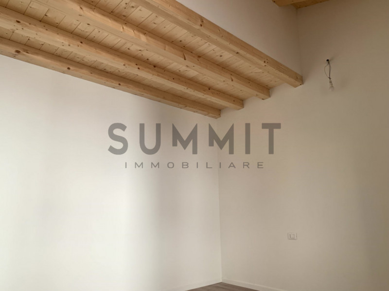 Immagine 11 di Appartamento in vendita  in schio a Schio