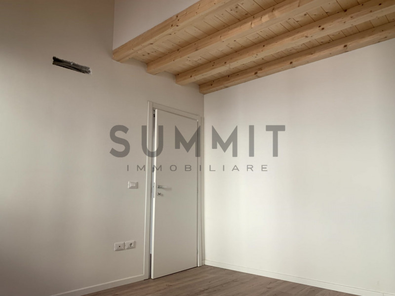 Immagine 12 di Appartamento in vendita  in schio a Schio