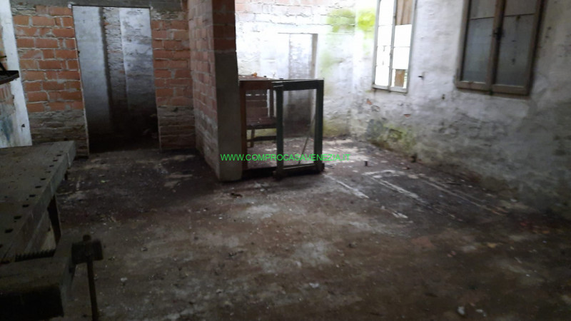 Immagine 15 di Rustico / casale in vendita  in bigone a Casier