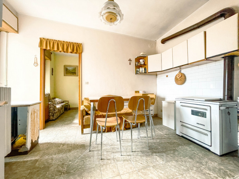 Immagine 2 di Casa indipendente in vendita  in Fraz. Centro a Caprile