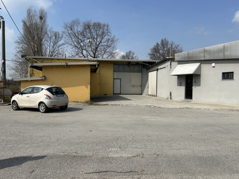 Immagine 1 di Laboratorio in vendita  in Località Tre Ponti 10 a San Paolo